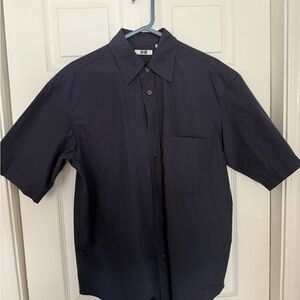 Uniqlo Men's Dark Blue Checkered Button Down Shirt (Small)